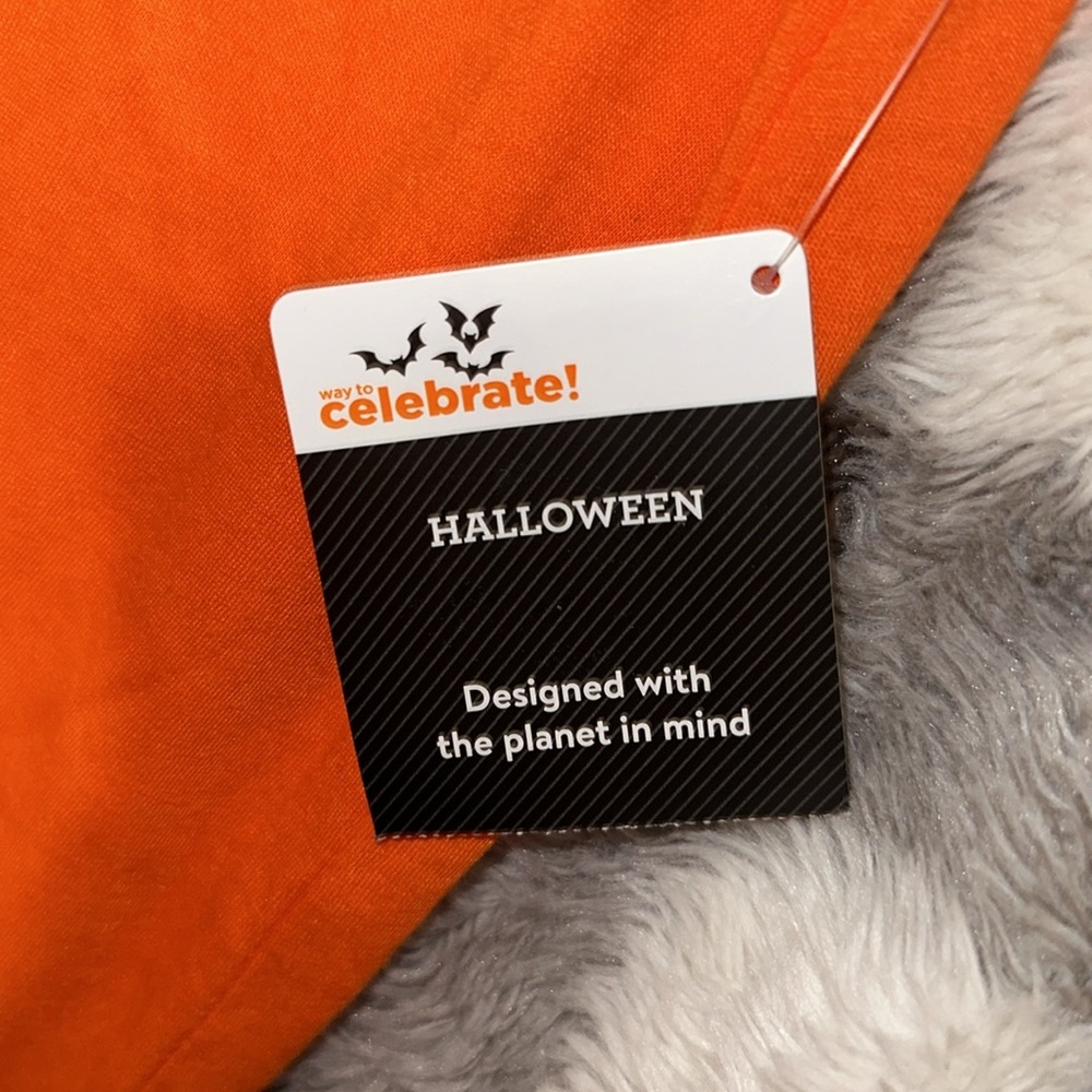 Women’s Halloween tee. Size Small (4-6) - Picture 4 of 5
